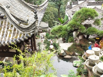 【走向我们的小康生活】江西婺源篁岭村：打造4A级景区 带动百姓致富奔小康 