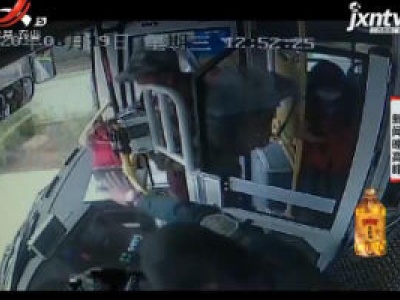 昆明：投币1500元乘坐公交车 车队寻找“豪迈”乘客