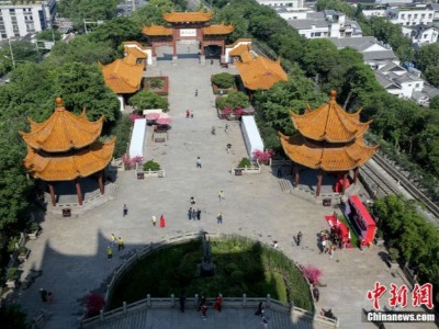湖北旅游景区人气渐回暖 外省游客组团“打卡”