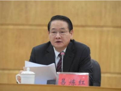 易炼红主持召开第54次省政府常务会议
