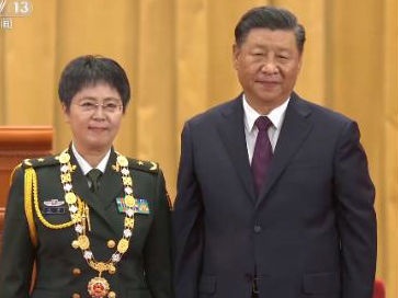 独家视频丨习近平颁授勋章奖章 以国之名 致敬抗疫英雄！