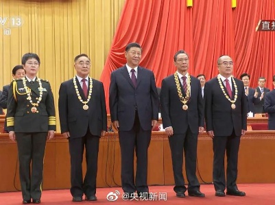 中共中央 国务院 中央军委关于表彰全国抗击新冠肺炎疫情先进个人和先进集体的决定