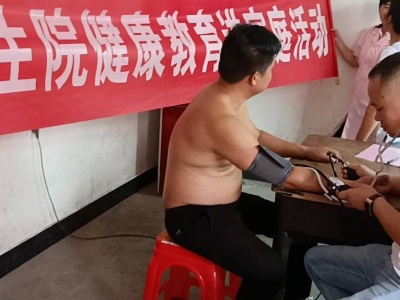 上户开展健康扶贫落实基本医疗保障