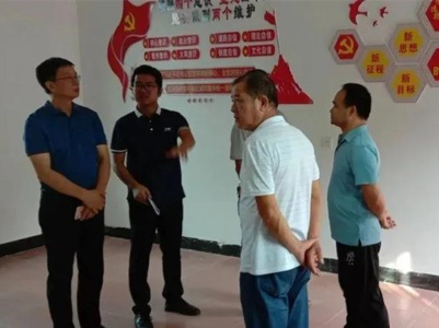 黄晓俊深入万坊镇调研
