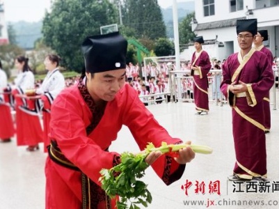 婺源800学童行