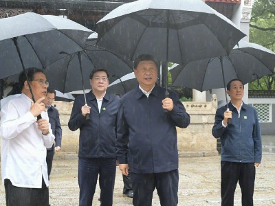 习近平勉励青年学子：不负青春不负韶华不负时代