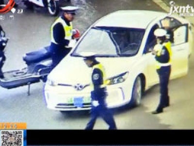 云南昆明：违停挡门遭报复 当事双方都被罚