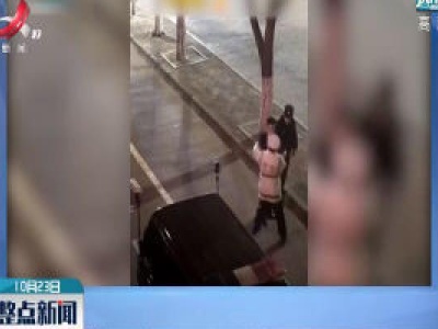 陕西榆林：酒驾男弃车逃跑 撞进特警怀里