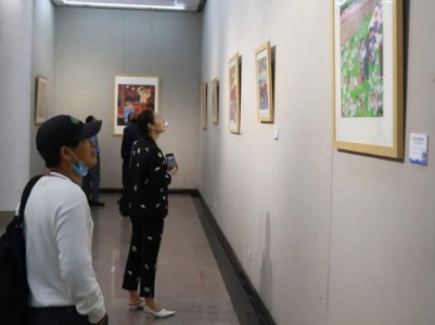“大道小康 幸福日长”江西省脱贫攻坚农民画创作展开幕