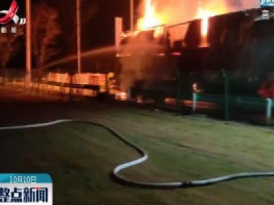 丰城：货车着火 消防火速救援