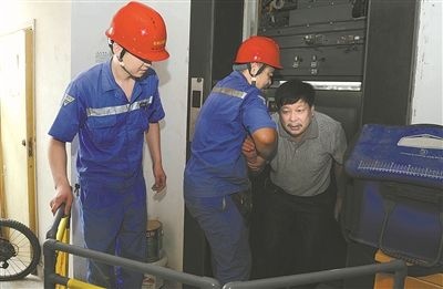 多部门联合举行电梯应急救援演练