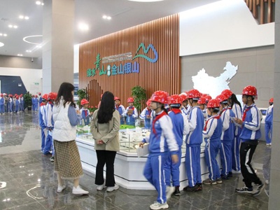 云程小学组织师生到萍乡湘东工业园中节能环保公司参观学习