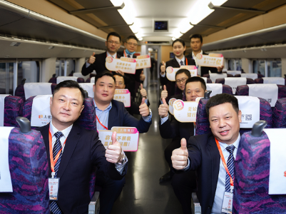 上饶银行高铁冠名首发仪式顺利在南昌站举行