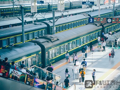 “双节”当头 南铁首日预计发送旅客105万人次