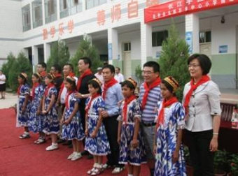 新疆喀什中小学走读学生、幼儿园停课至10月30日