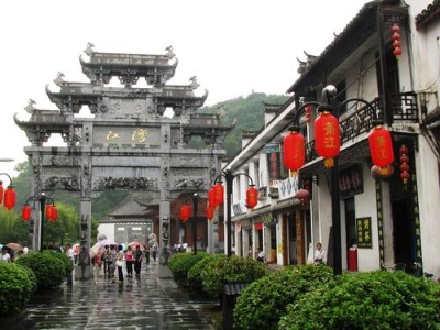 婺源县江湾景区：大型3D彩绘让节日