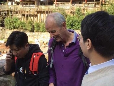勇救落水女孩 英国驻重庆总领事被授予见义勇为特别奖
