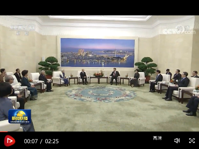 习近平夫妇会见柬埔寨国王和太后