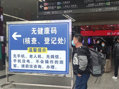 智能时代不能落下老年人！南昌多个公共场所温情助老