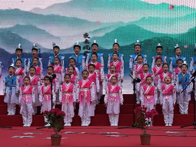 南昌新建区百兴学校：与感恩同行 与经典为伍