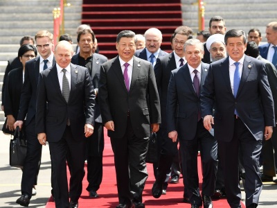 联播+丨破解时代难题，习近平在上合频提这种精神