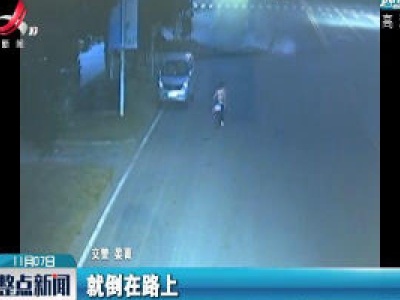 萍乡：倒车不慎 货车撞上电线杆