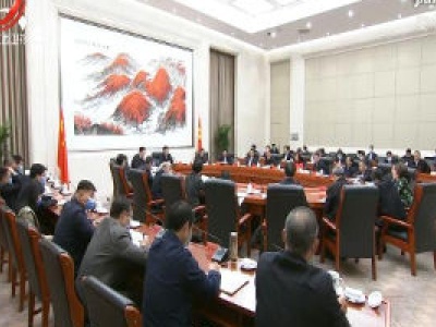 刘奇主持省委理论学习中心组集体学习时强调 切实把思想和行动统一到党中央的决策部署上来 奋力谱写全面建设社会主义现代化国家江西篇章 易炼红发言
