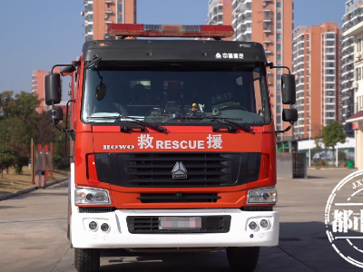 消防车几次鸣笛，抚州这辆车竟然无动于衷