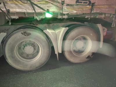 赣州一女司机醉驾轻便摩托车 竟直接“怼”大货车