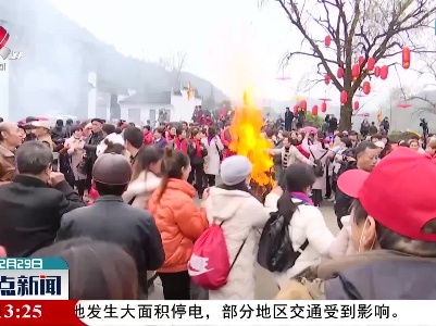 婺源：千人杀猪宴 欢乐嘉年华