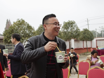 江西鹰潭：爱心捐赠 促进扶贫产业持续发展