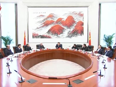刘奇主持召开省委务虚会时强调 坚持系统观念 统筹谋划推进 强化担当实干 努力把党中央各项决策部署在江西落到实处 易炼红出席并发言