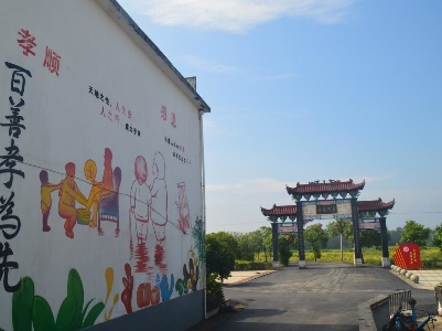 全国文明单位江西日报社深入白圩乡赵家村开展生态文明村帮建工作