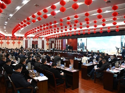 进贤县“三请三回”恳谈会暨项目集中签约仪式取得丰硕成果