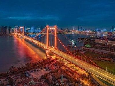 游武汉长江大桥有感
