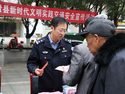 进贤县多部门联合开展2020年“122全国交通安全日”主题宣传活动