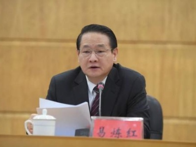 省政府召开第五十九次常务会议 易炼红主持