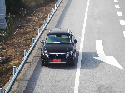高速倒车+遮挡号牌 交警：扣24分！