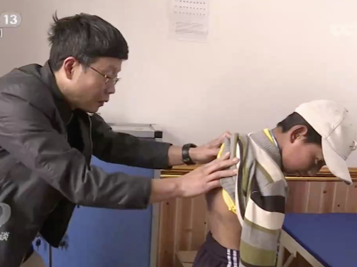 焦点访谈丨如何避免“辛辛苦苦奔小康，一场大病全泡汤”？这些做法，管用！