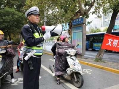 九江交警呼吁：文明礼让急救车等特种车辆  