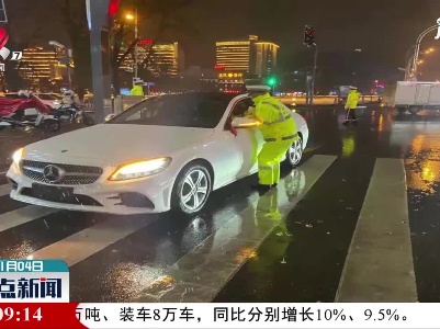 上饶：女司机驾驶途中犯病 求助交警
