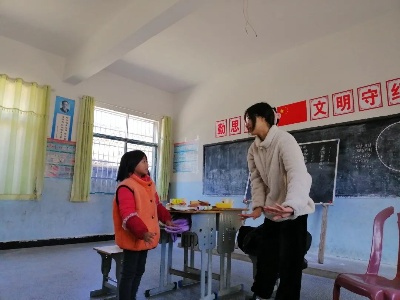 -6℃寒冬里的温暖 | 哪怕教学点仅一名学生，每周送教也不间断 