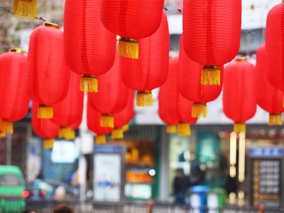 九江：灯笼高挂迎春节