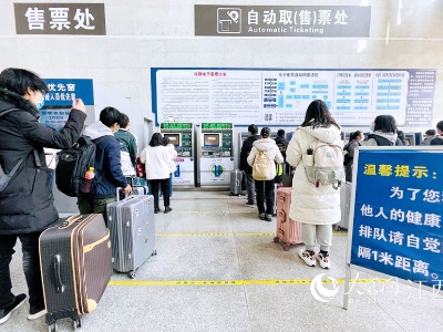 南昌火车站：加强防控 严守“一米线”