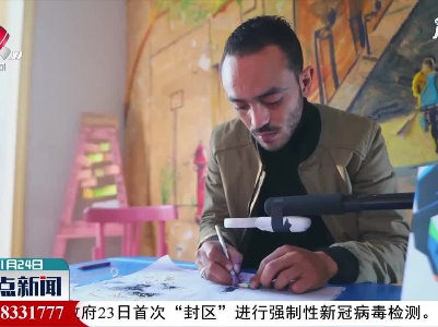 埃及艺术家在铅笔尖上创作微雕作品