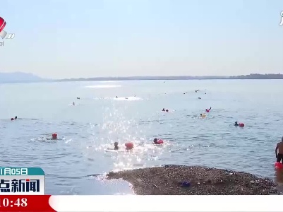吉水：寒冷天气我不怕 下到赣江爽一下
