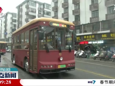 萍乡：复古“铛铛车”亮相街头