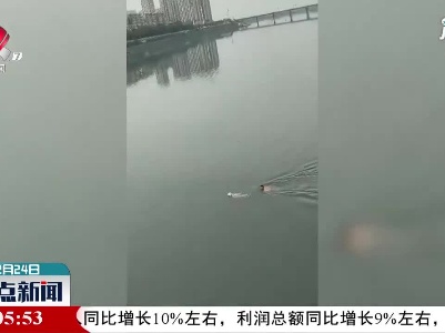 抚州：女子落水 好心市民接力营救