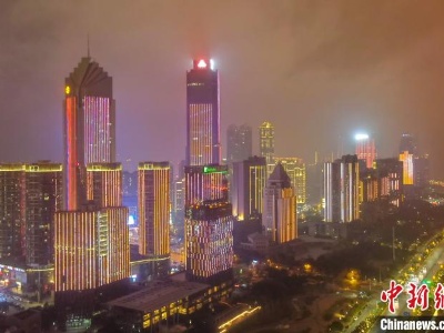 南昌赣江两岸上演绚丽灯光秀微电影《金牛迎春》