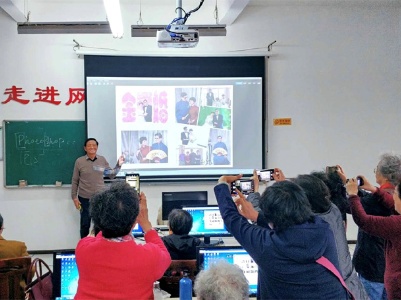 九江市老年大学推出智能技术培训课程 老人会熟练使用智能手机了  